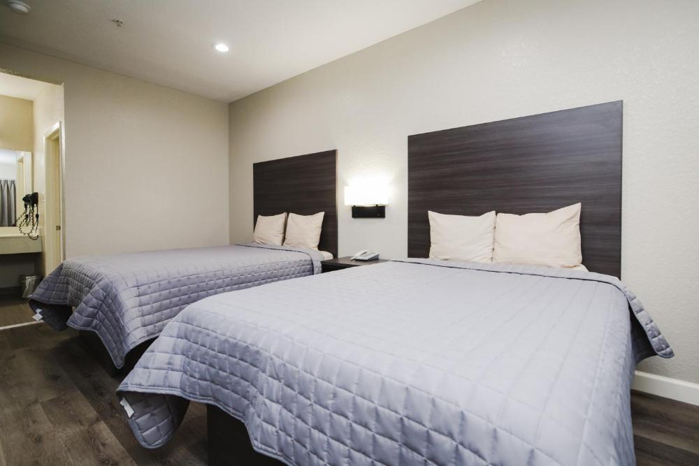 Double Queen Room with Two Queen Beds-Smoking interior